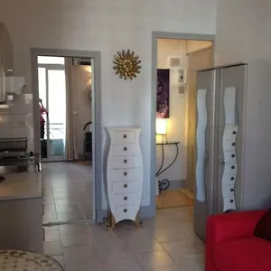 https://studio-cannes-croisette-06400.fr-provencehotel.com